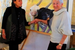 01_ Die bekannte Schweizer Malerin Romy Ko__ster links