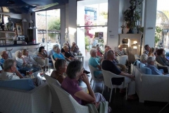 11_Publikum im Cafe del Mar Moraira Centro Algas