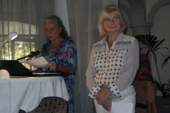 01. Die Autorin Dr. Gudrun John und Natascha am Laptop 25. und 26. 10.